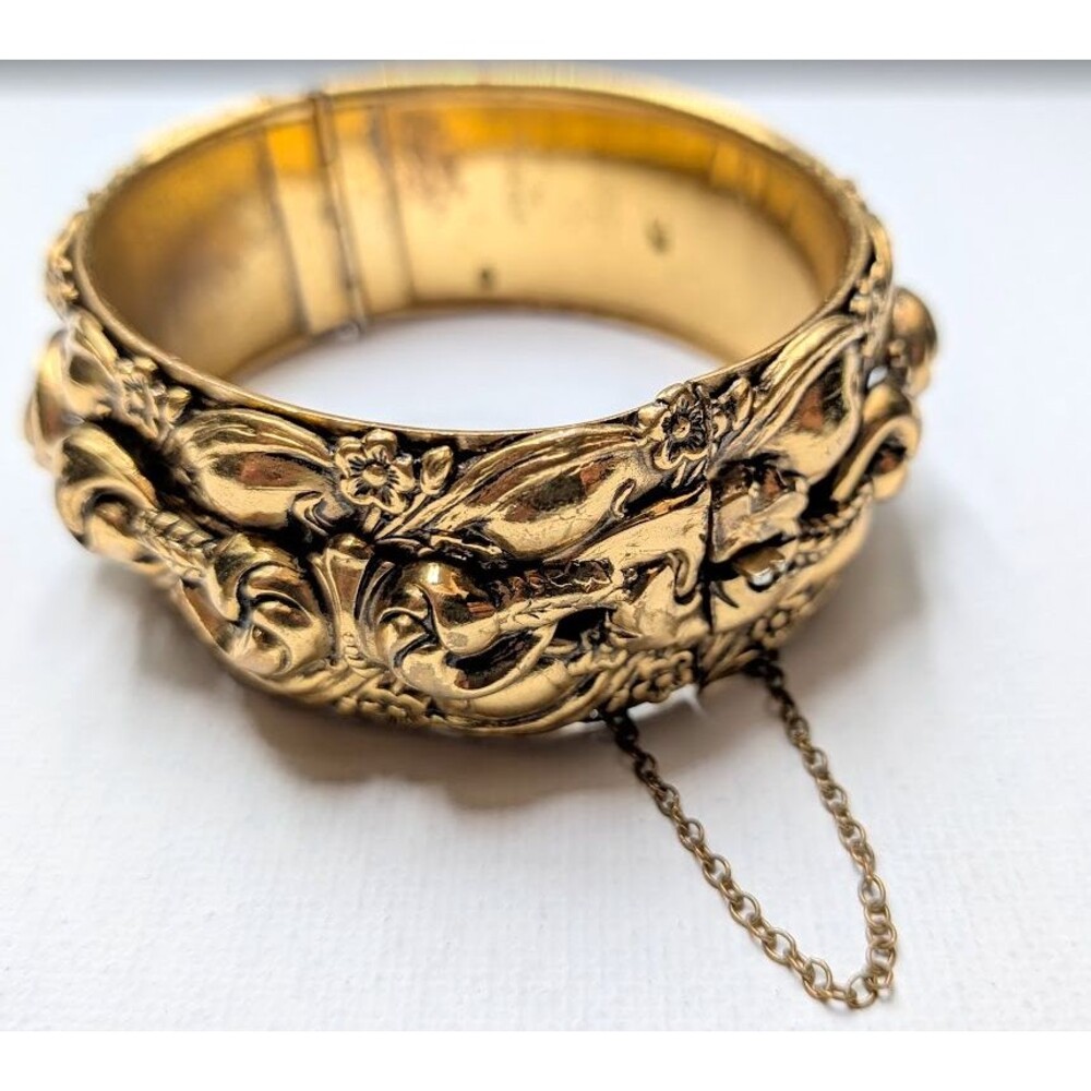 Vintage Hinged Bangle Bracelet Gold Tone Floral Swirl Art Nouveau Chain 6.5 inch